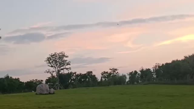 The beautiful sky has a beautiful landscape along the coast