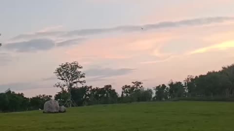 The beautiful sky has a beautiful landscape along the coast