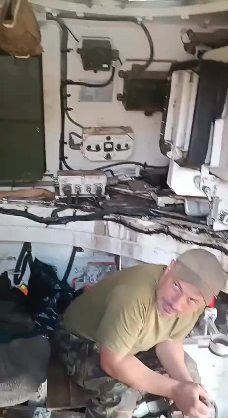 Incredible Footage from M109 Crew