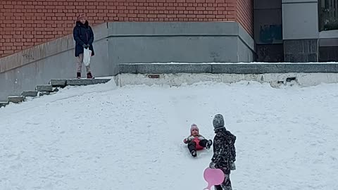 Kids sliding in the snow #winter #ukraine #dnipro #ukrainewinter #enjoyingweather #enjoyinglife