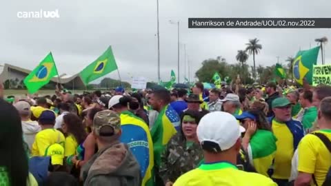 Bolsonaristas pedem intervenção e que Exército 'saia do quartel' em Brasília