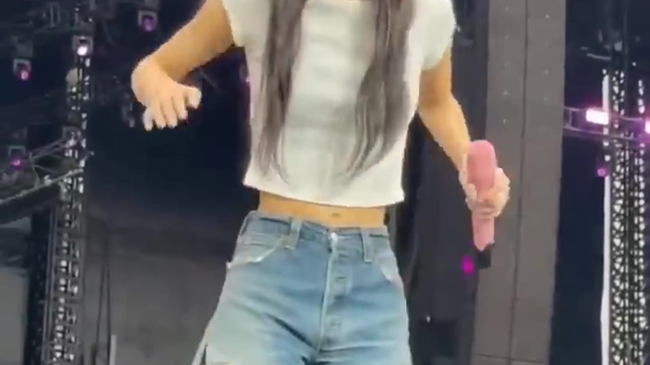 Lisa saw her Thai friend in Bangkok day 2 #shorts