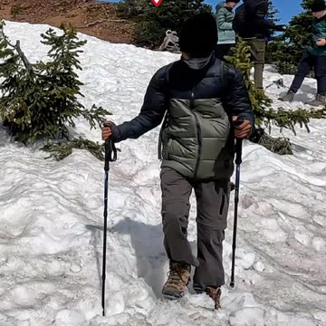 Boy Scouts climb Mt. Baldy