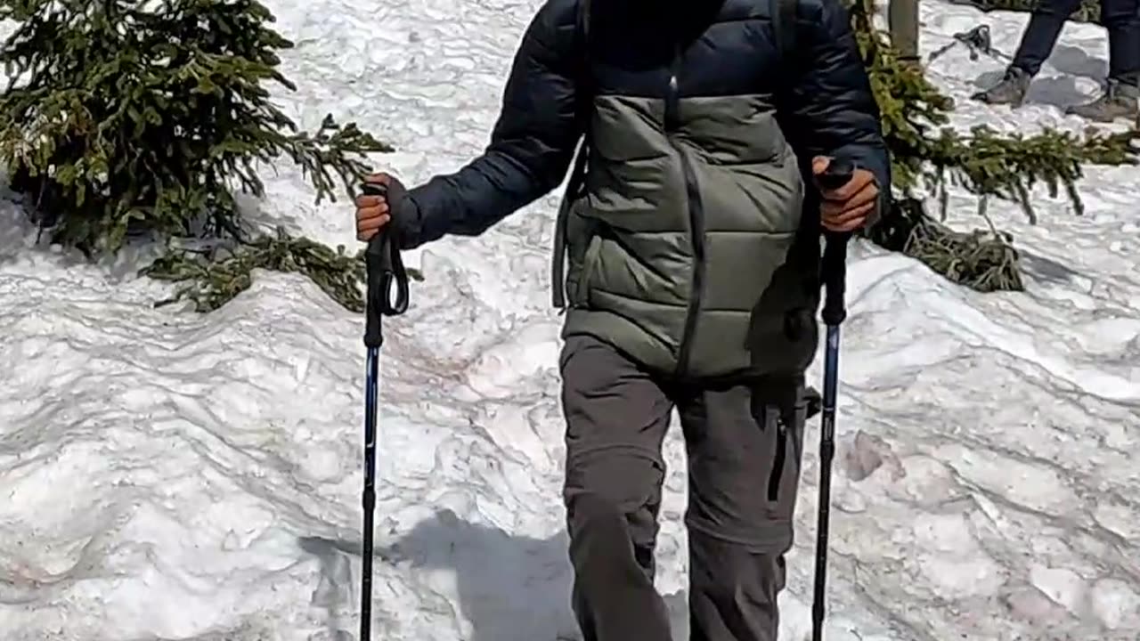 Boy Scouts climb Mt. Baldy