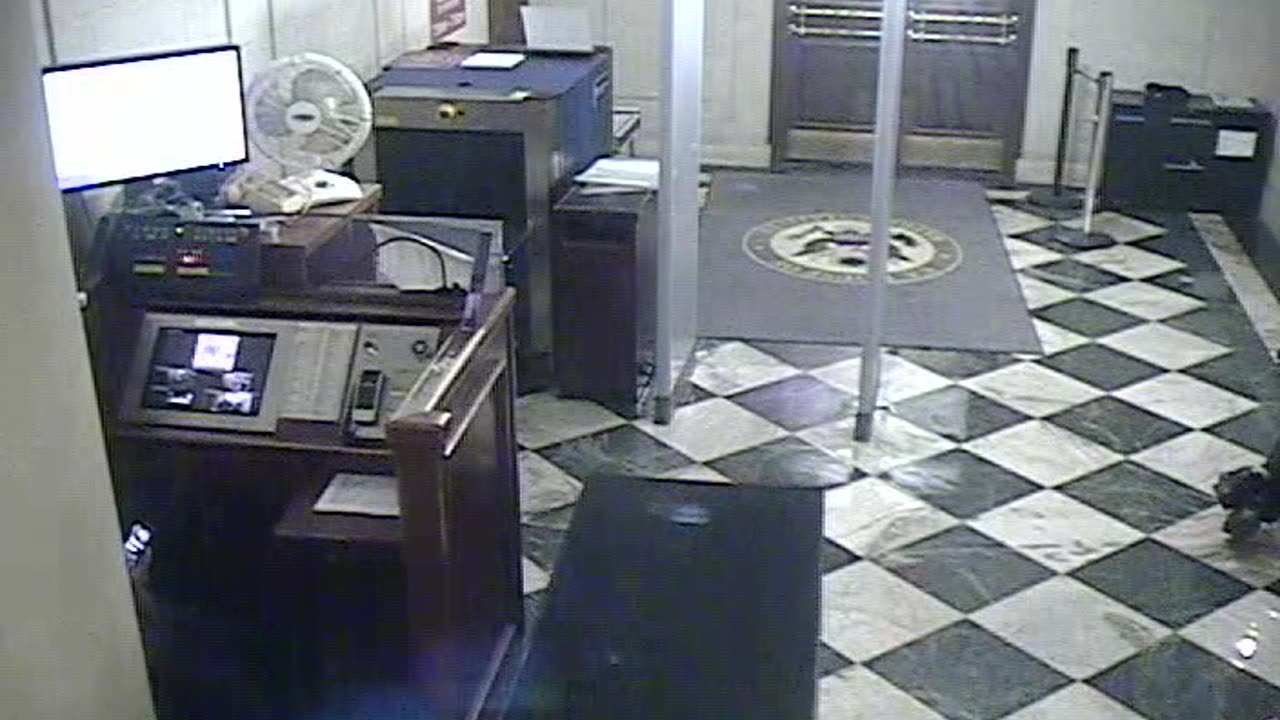 3207LHOBGRNJ-CStDoor_2021-01-06_23h40min02s690ms.mp4