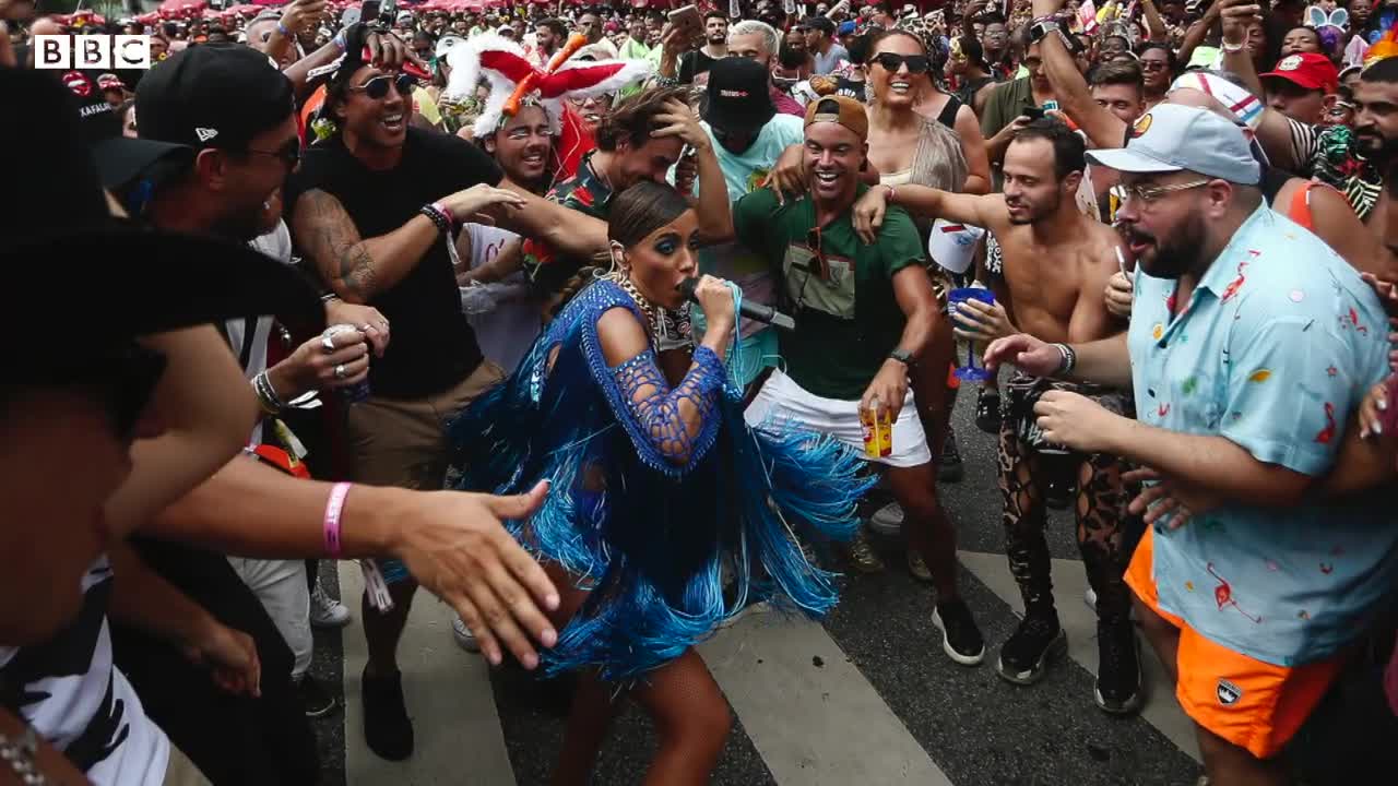 Brazil election: Bolsonaro and Lula go into social media overdrive ahead of voting - BBC News