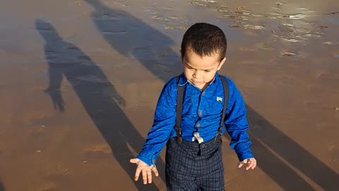 toddler's reaction to see Waves at the Beach