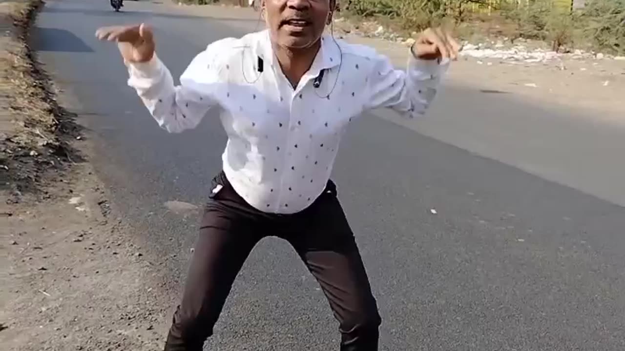 Old man very funny dance