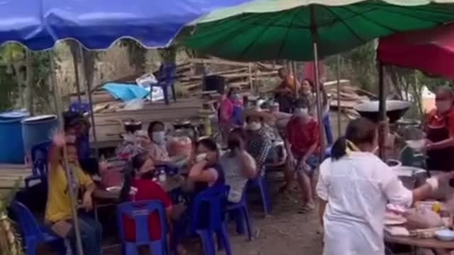 S'pore tourists in Thailand mistake wedding for eatery, accidentally gatecrash party