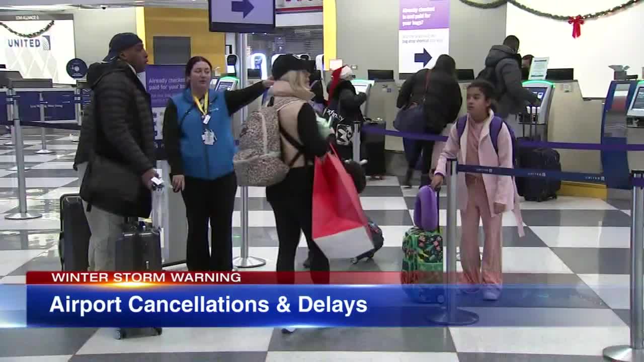 Hundreds of flights canceled at Chicago airports from winter snow storm