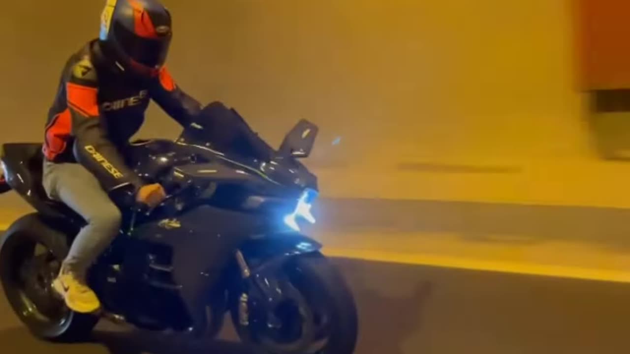 Kawasaki ninja h2r flyby exaust sound 🔥🔥