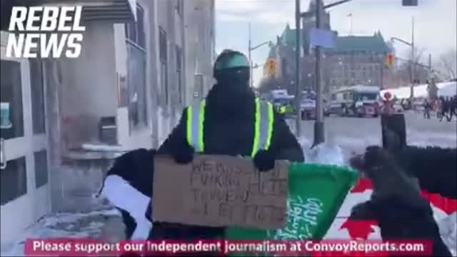 this young Muslim man has a message for you.