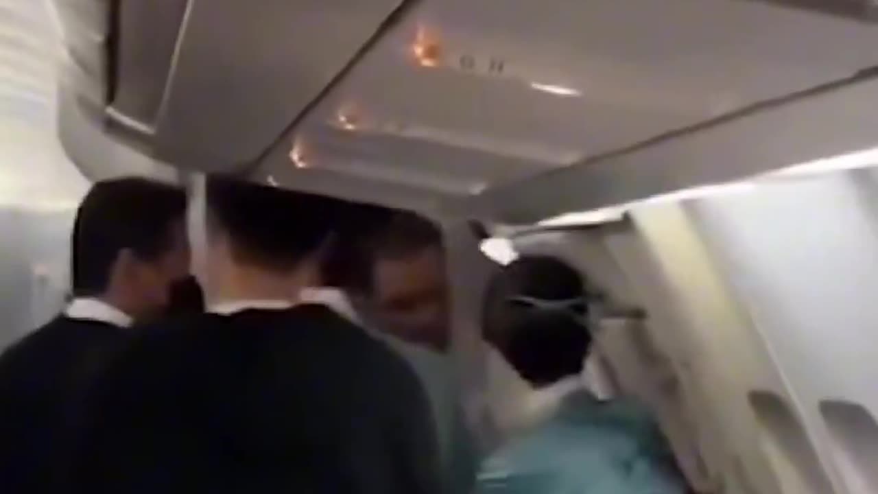 A foreigner tried to open an emergency door during a flight in South Korea.