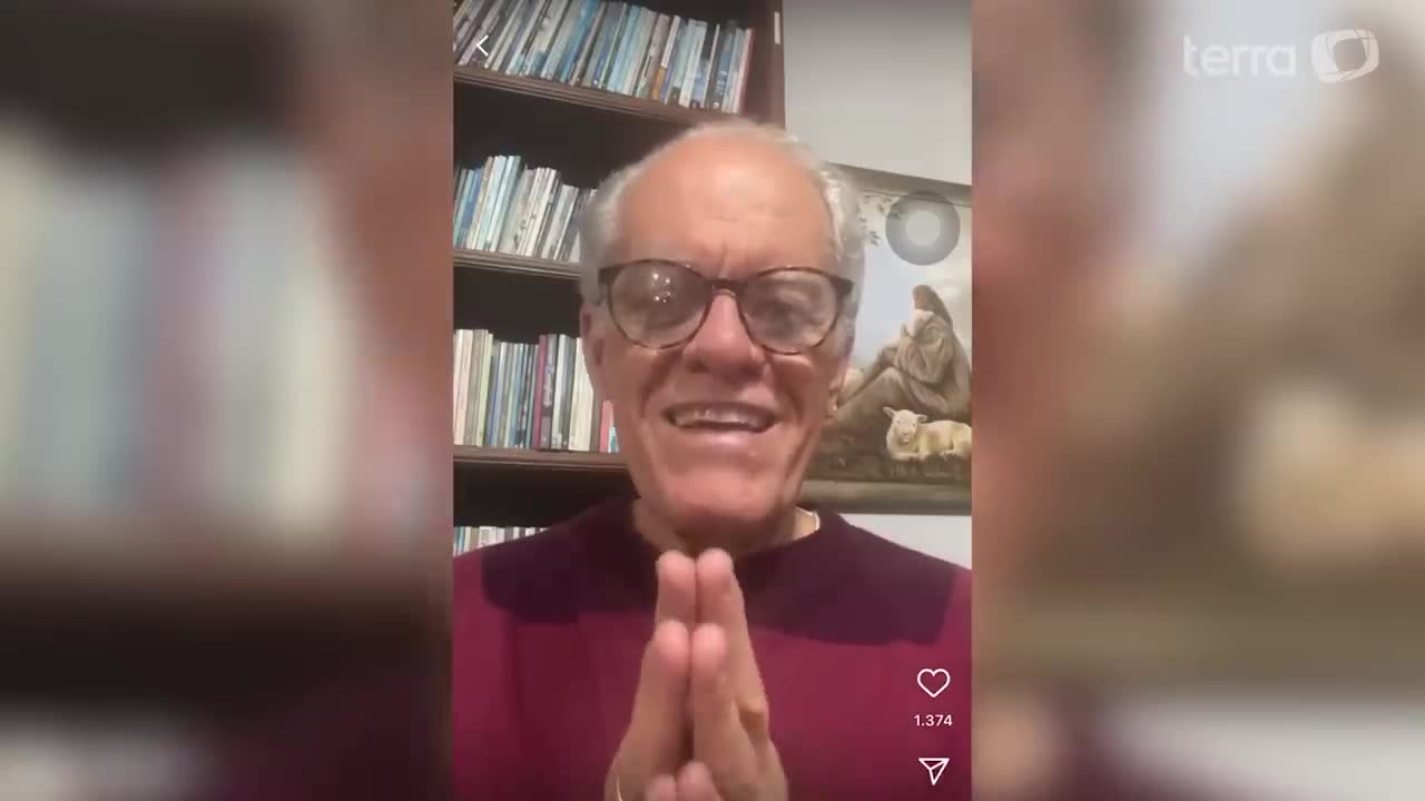 Com sorriso, pastor anuncia morte de Guilherme de Pádua em live: “Caiu e morreu”