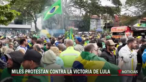 Persisten las protestas por derrota de Bolsonaro en Brasil | Noticias Telemundo