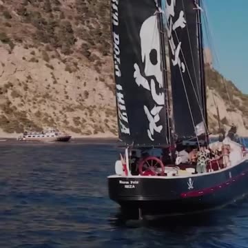 Hot Since 82 plays the Classic "Show Me Love"