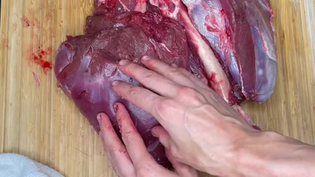 Butchering a deer hindquarter #venison #cooking #Recipe