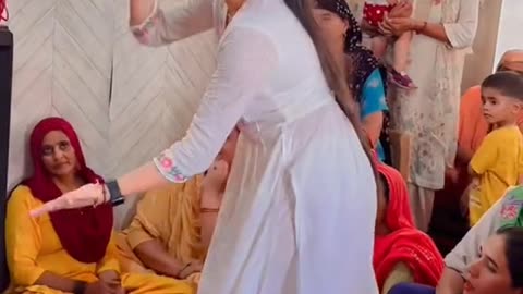 BEAUTIFUL PUNJABI DANCE