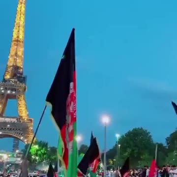 Afghan migrants hold flags in Paris: “We want our families with us” If you love