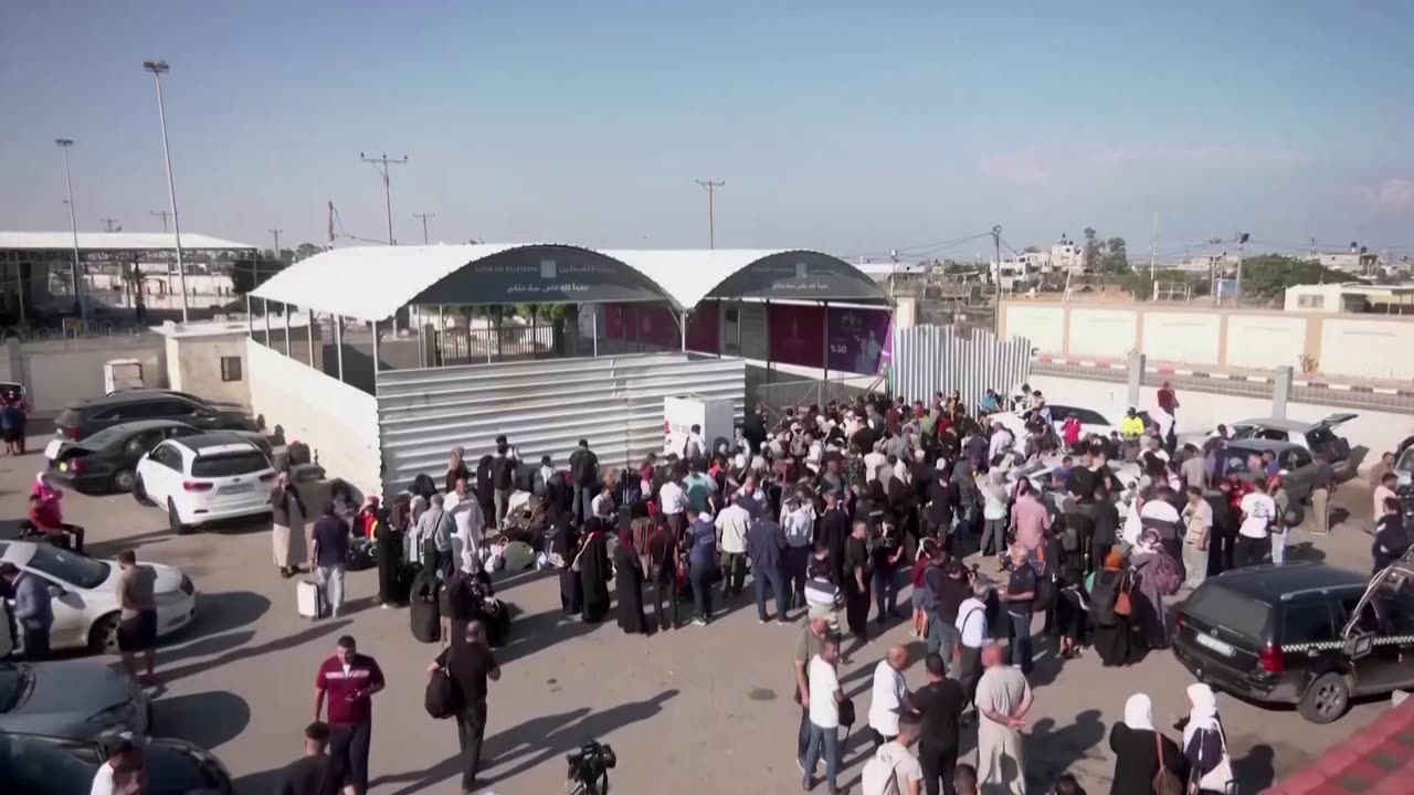 Palestinians gather at Rafah border with Egypt