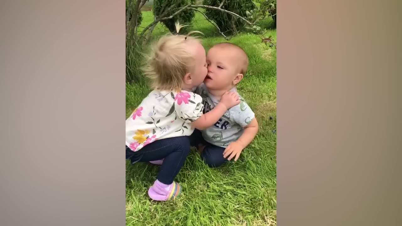 funny baby video- tryNoT To lAuGH