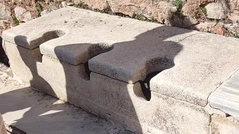 Letrinas en las Ruinas de Efeso