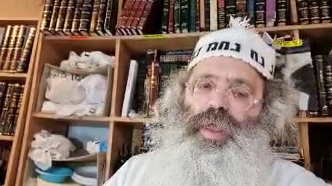 האומר לאשה קונם שאני משמשך הרי זה בבל יחל דברו והא משתעבד לה מדאורייתא - שיר נ נח מסכת נדרים דף טו