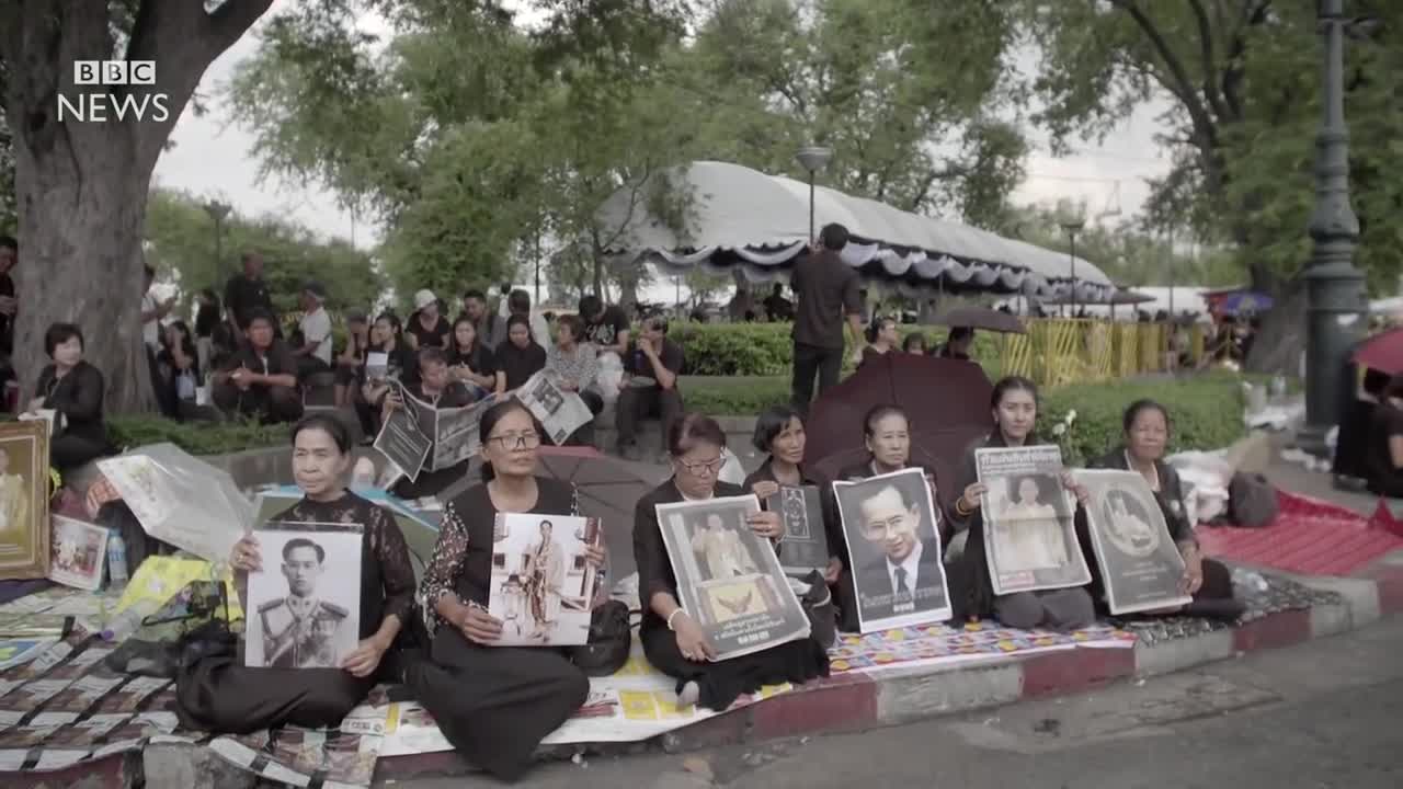 Thailand mourns death of King Bhumibol Adulyadej - BBC News