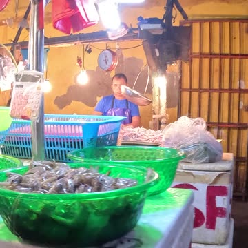 Starting the day right with a trip to Carmen Market! Who's ready for some seafood? 🐠❤️ #freshcatch