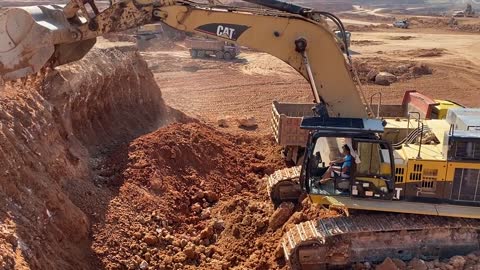 Caterpillar 365C Excavator Loading Trucks