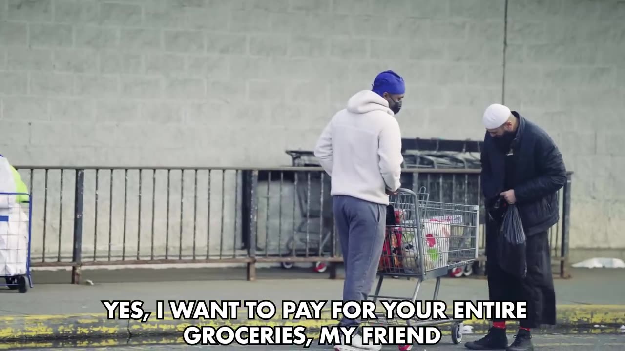 Muslim Asking Strangers For Food, Then Paying Their ENTIRE GROCERIES!