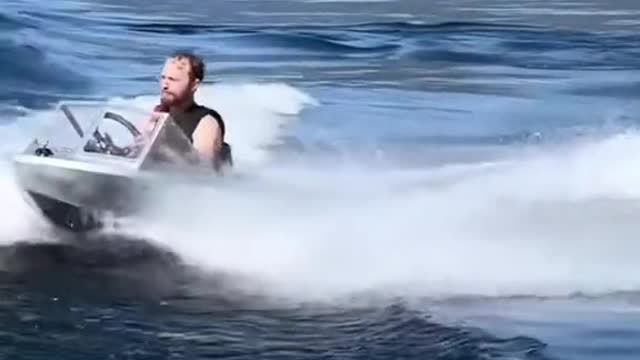HUGE boat catchingMASSIVE waves