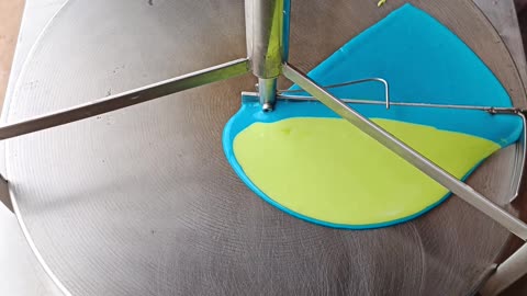Seaside Delights: Making an Ocean Blue & Lime Green Thai Crêpe on a Stunning Canvas!