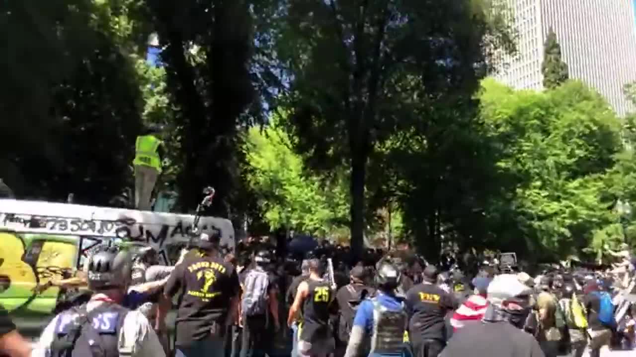 Raw Footage: Battle Of Portland 8/22/2020 - When Patriots Brought A Shield Wall Of Their Own