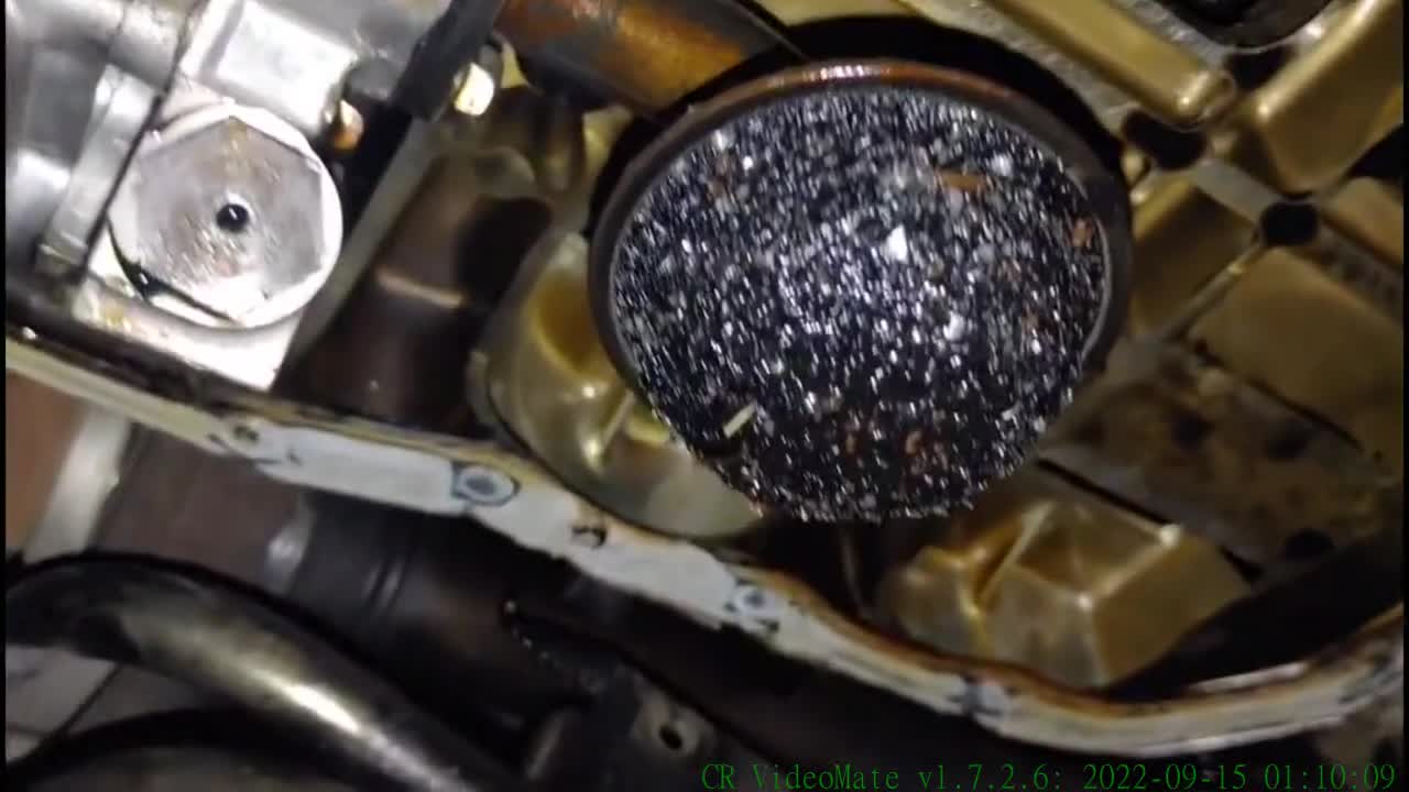 It's only 5,000 kilometers without changing the oil. Is it caused by fake oil?