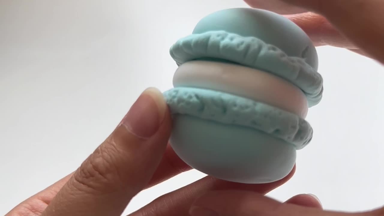 Short macaron tutorial using soft air dry clay 💙