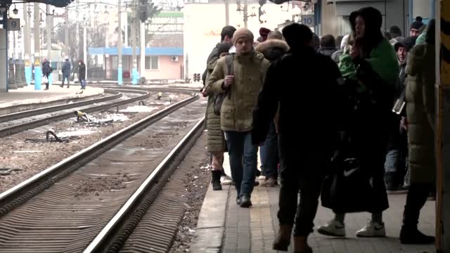 Fleeing women, children crowd Kyiv train station