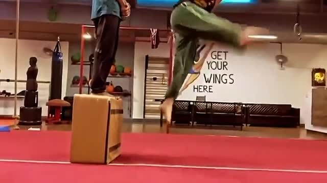 Bollywood actor Tiger Shroff stunt