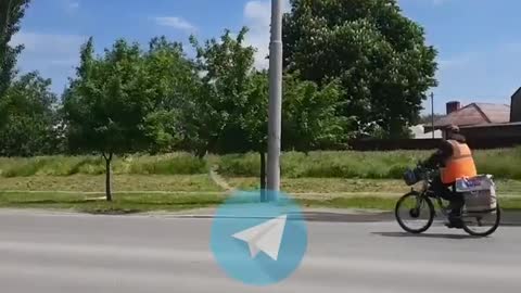 Jednotky ruské policie převážející zajatce z Azovstalu