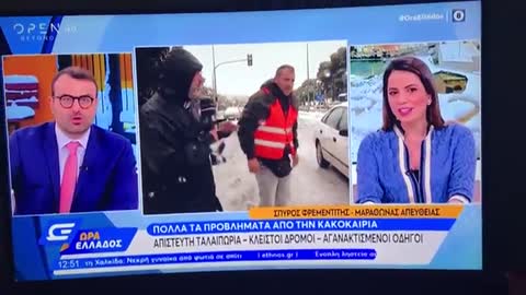 Τραγελαφικές καταστάσεις: Η ΕΛ.ΑΣ έβαλε διανομέα στην Μαραθώνος να ρυθμίζει την κυκλοφορία