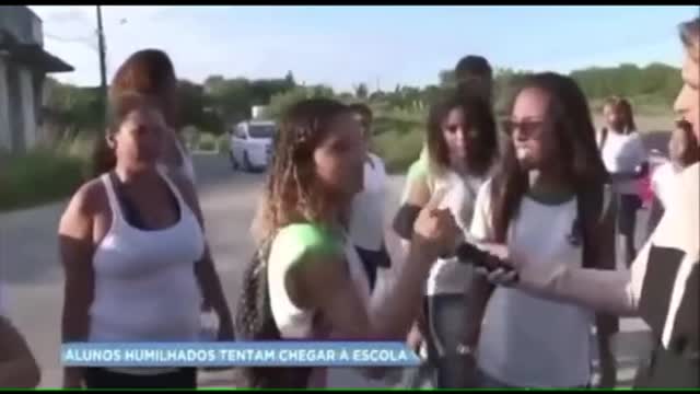 "motorista tá me levando dentro do ônibus..." kkksksks dsclp eu ri