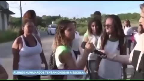 "motorista tá me levando dentro do ônibus..." kkksksks dsclp eu ri