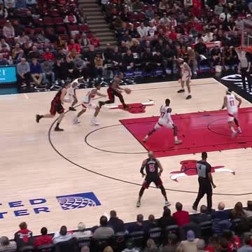 NBA - DeMar DeRozan FLYS through the lane 💪 Raptors-Bulls