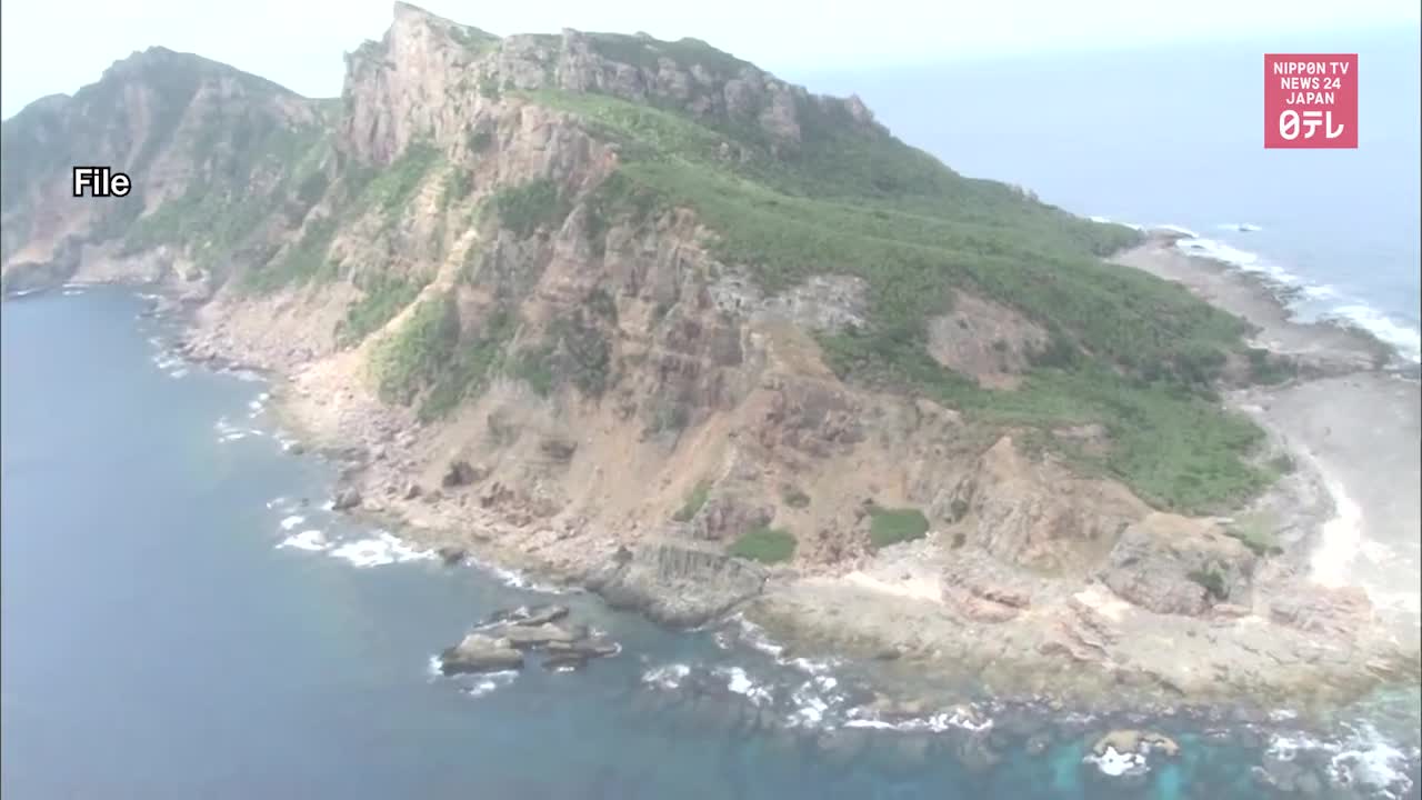 Chinese vessel near Senkaku Islands carrying large cannon