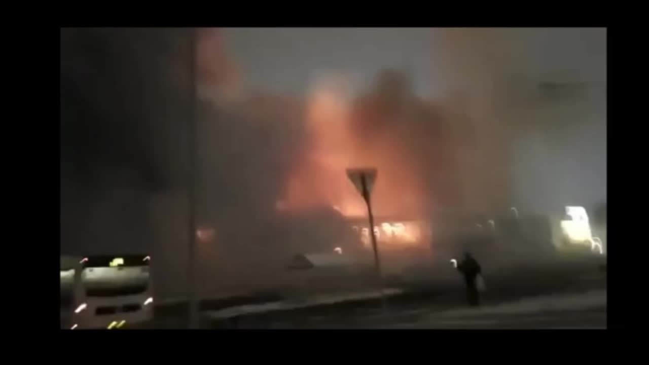 Powerful fire in the "Mega Khimki" shopping center in the Moscow region. 2