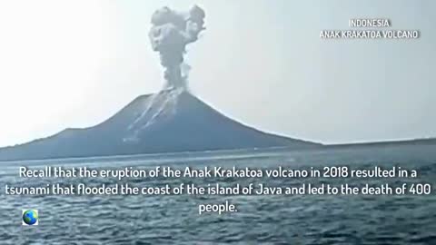 Moment of the explosion of Anak Krakatoa volcano was caught on camera