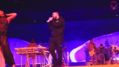 Rihanna brings out Drake in Toronto for a surprise performance Anti World Tour 2016