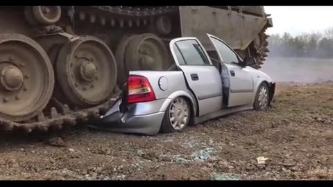 Opel Vs Volvo Tank Crash test