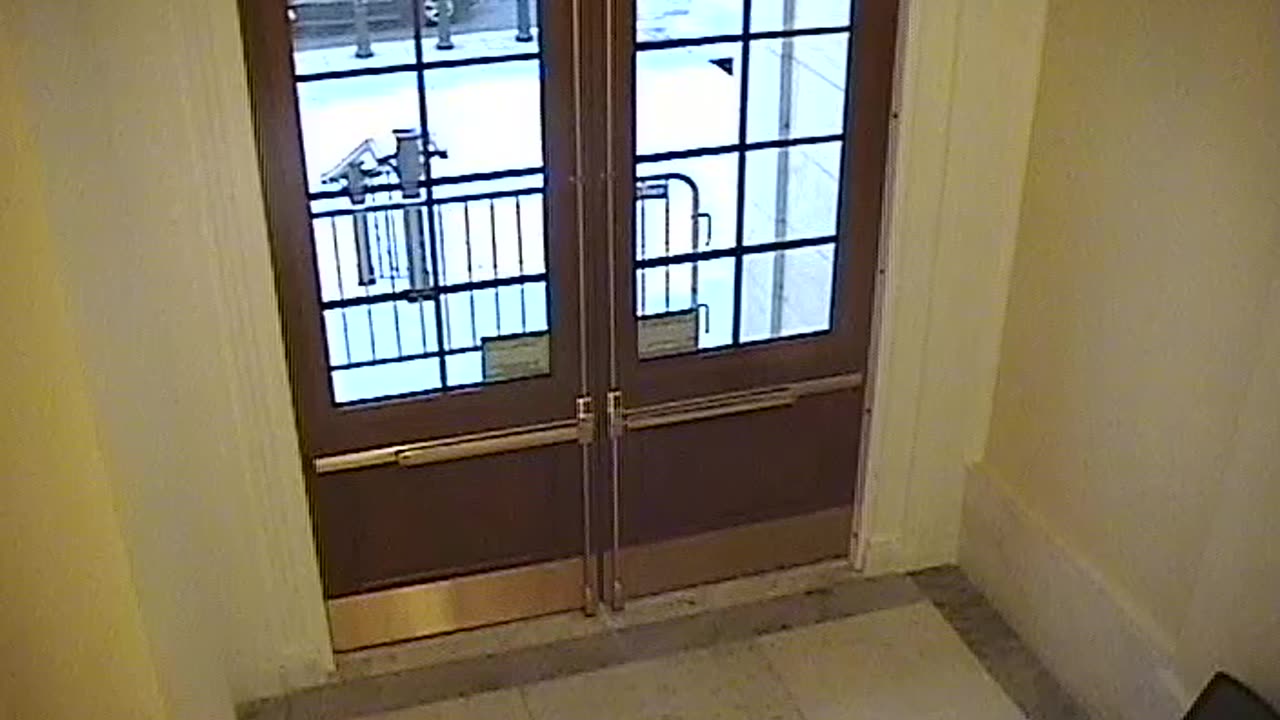 3443CHOB02CH12NRotundaExit_2021-01-06_16h40min01s220ms.mp4