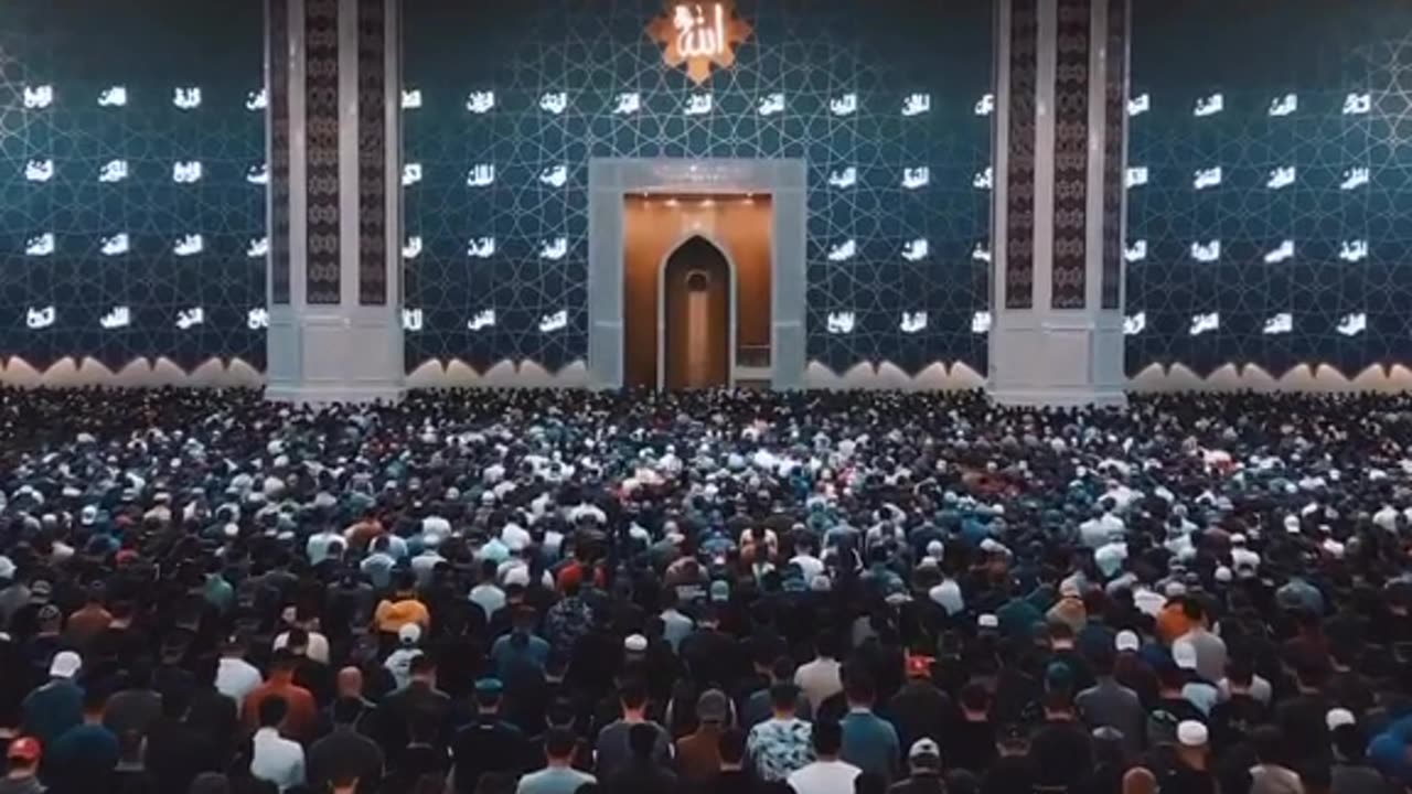 30,000 people praying in masjid in Kazakhstan